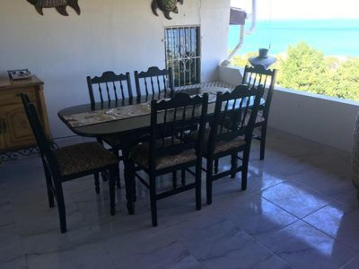 Attractive 2-Bed Apartment Stunning Sea View Dickenson Bay Екстериор снимка