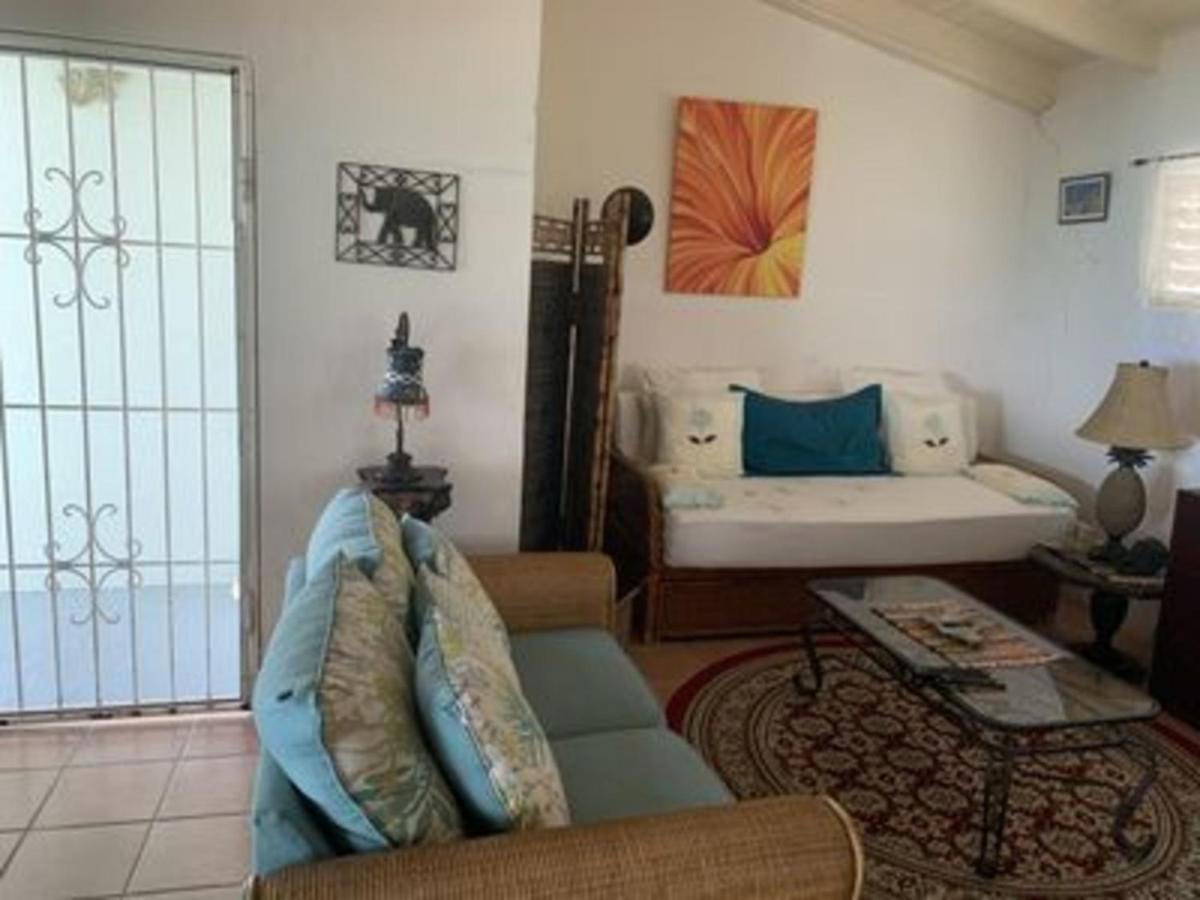 Attractive 2-Bed Apartment Stunning Sea View Dickenson Bay Екстериор снимка