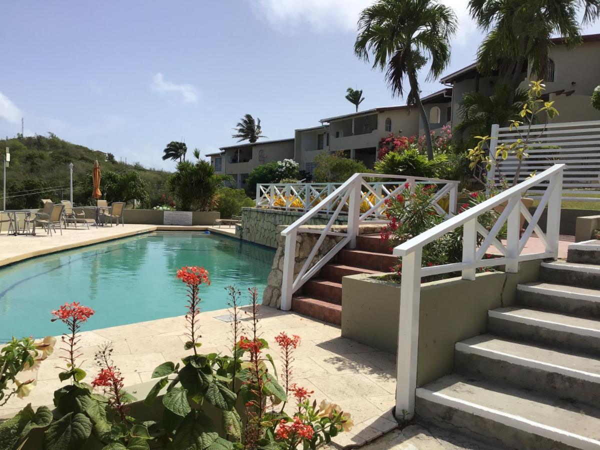 Attractive 2-Bed Apartment Stunning Sea View Dickenson Bay Екстериор снимка