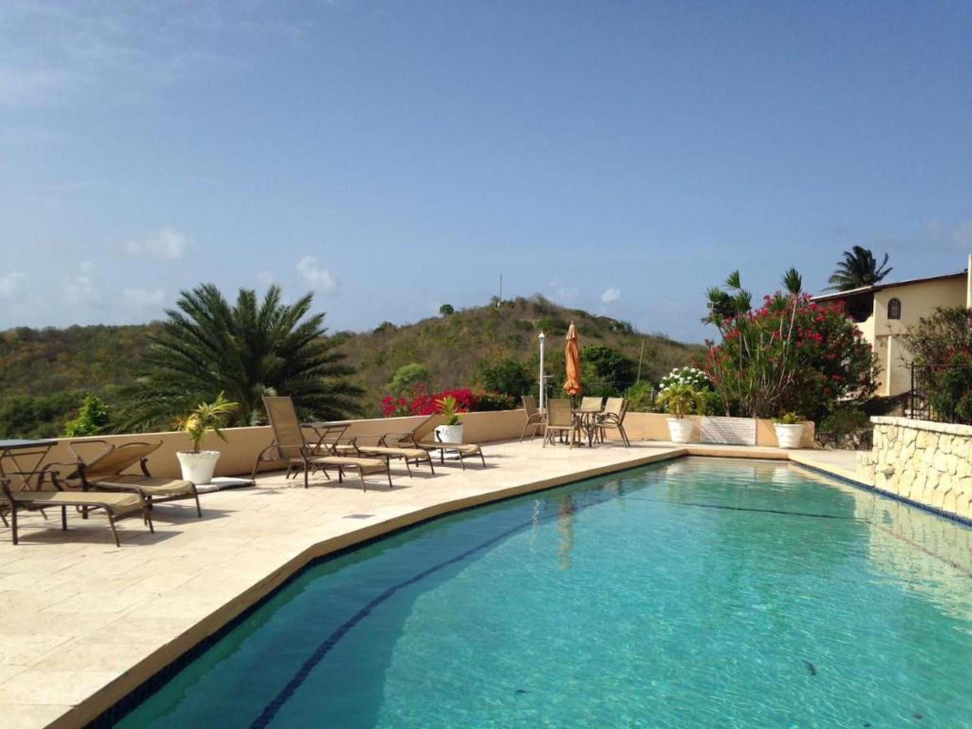 Attractive 2-Bed Apartment Stunning Sea View Dickenson Bay Екстериор снимка