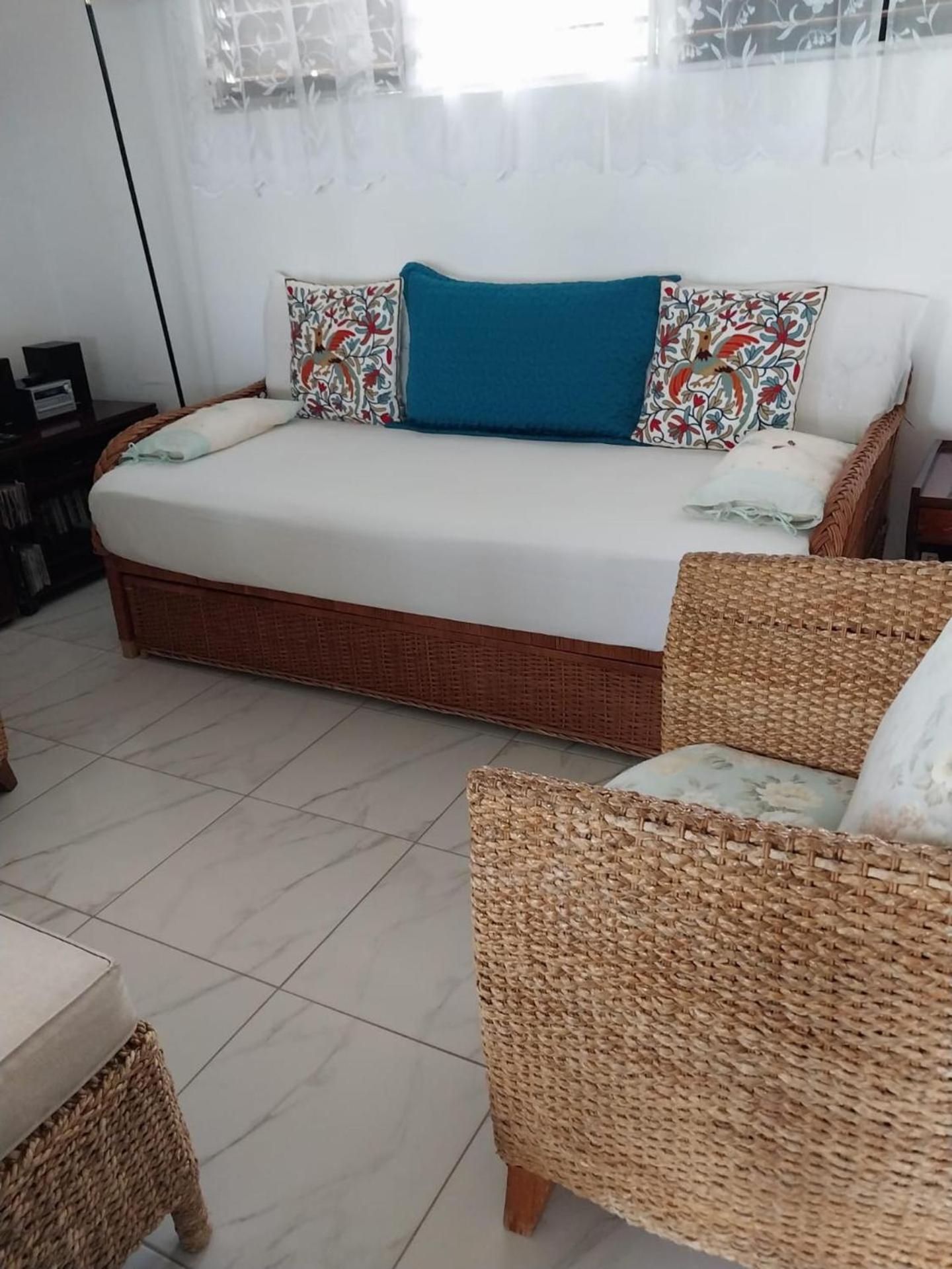 Attractive 2-Bed Apartment Stunning Sea View Dickenson Bay Екстериор снимка